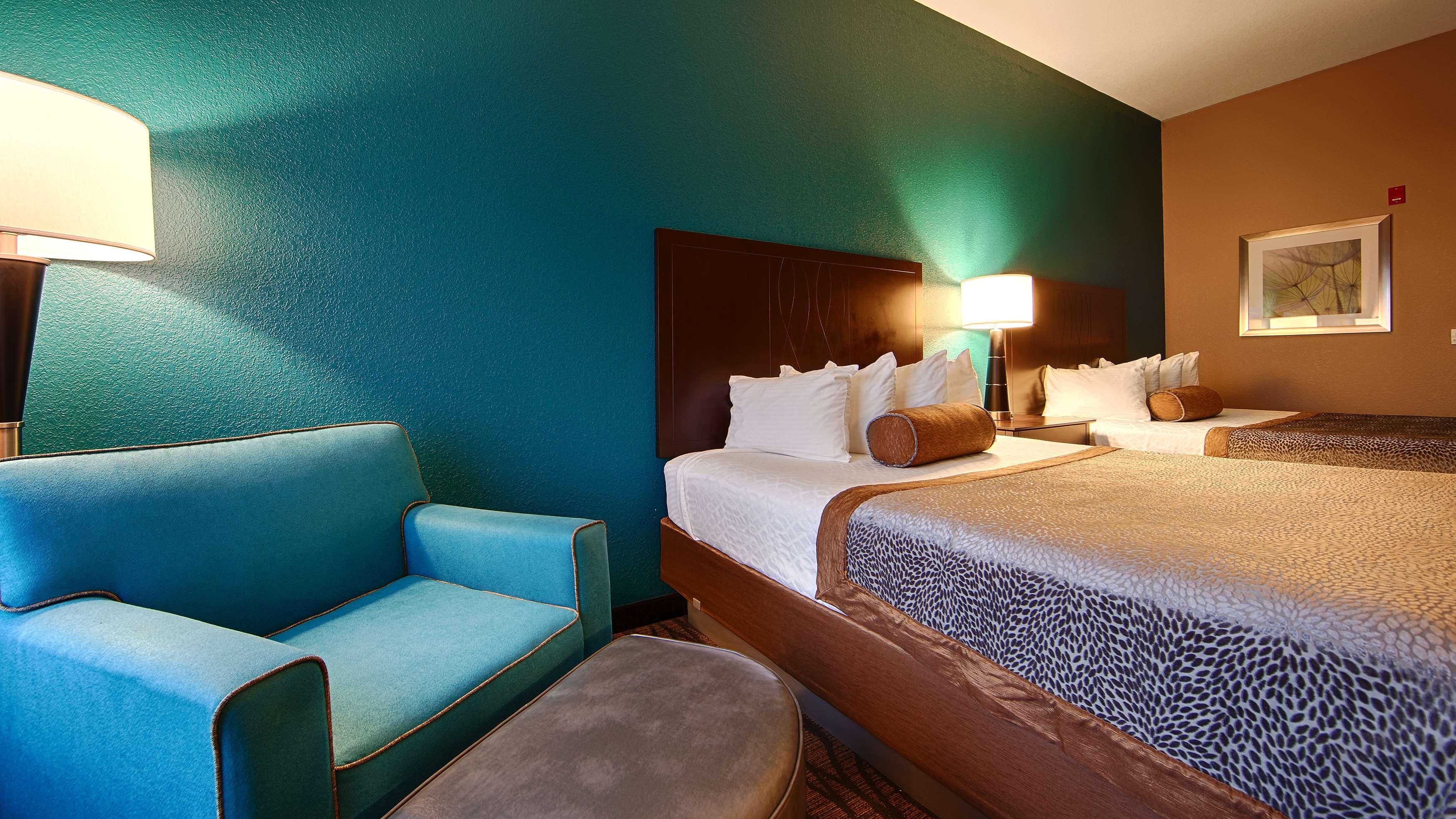 Best Western Plus Hiawatha Hotel Exterior photo