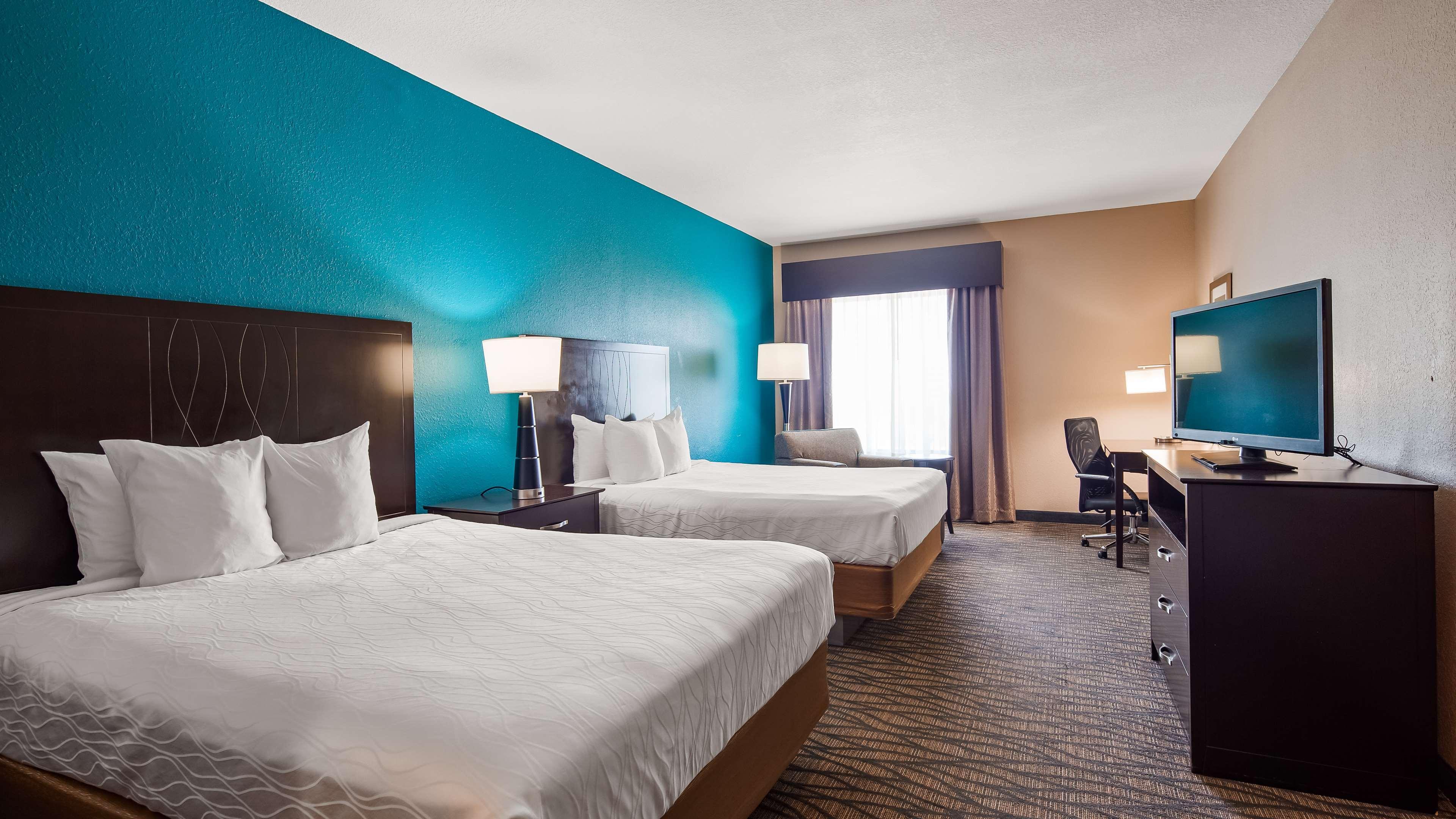 Best Western Plus Hiawatha Hotel Exterior photo
