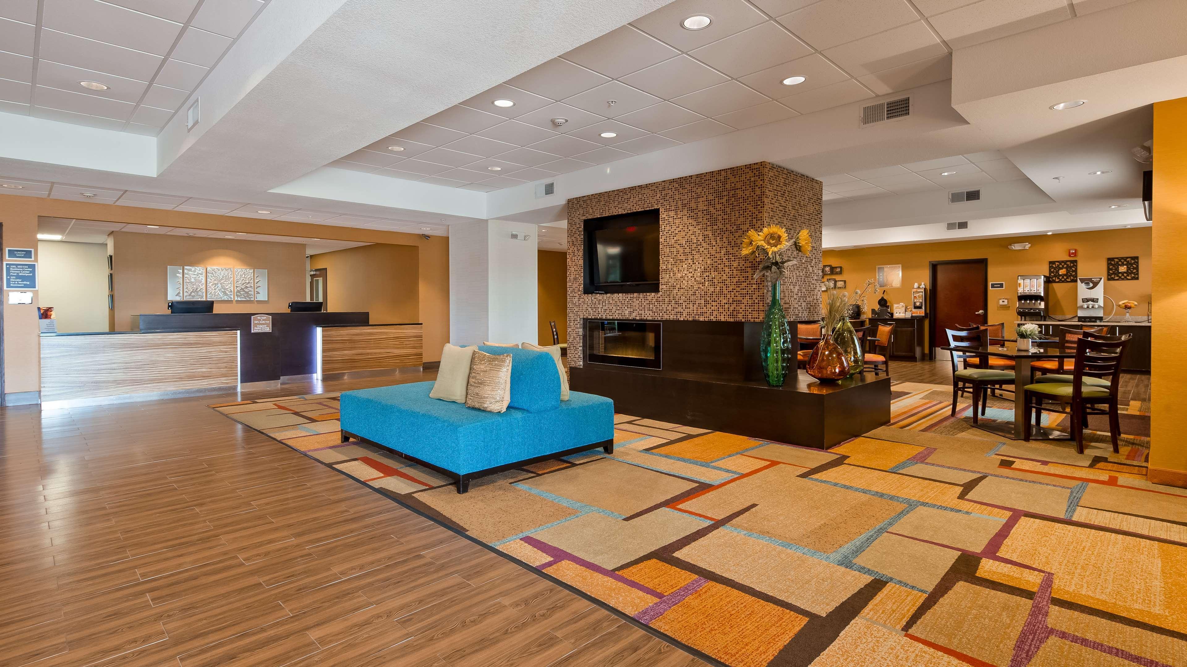 Best Western Plus Hiawatha Hotel Exterior photo