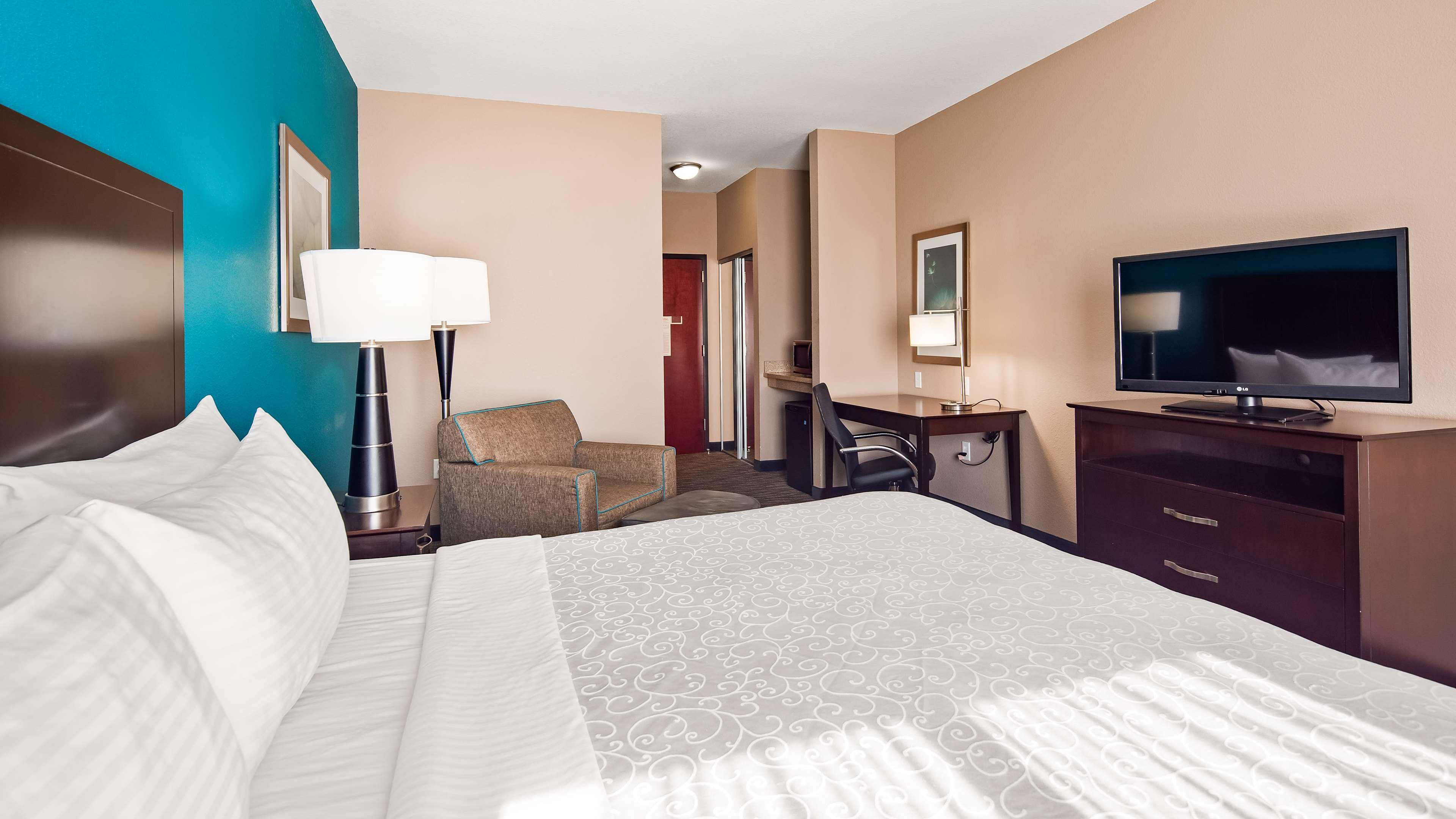 Best Western Plus Hiawatha Hotel Exterior photo