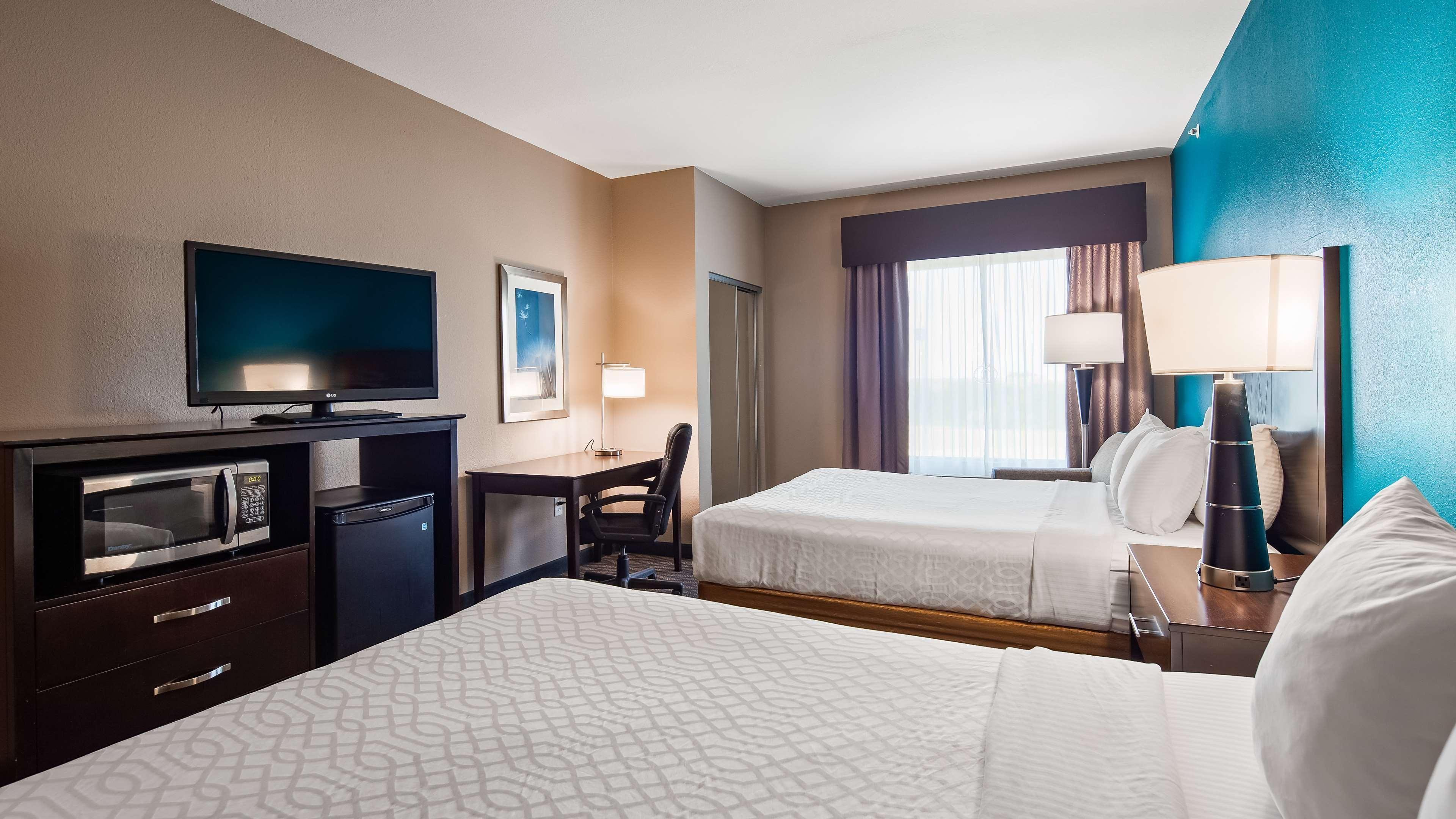 Best Western Plus Hiawatha Hotel Exterior photo