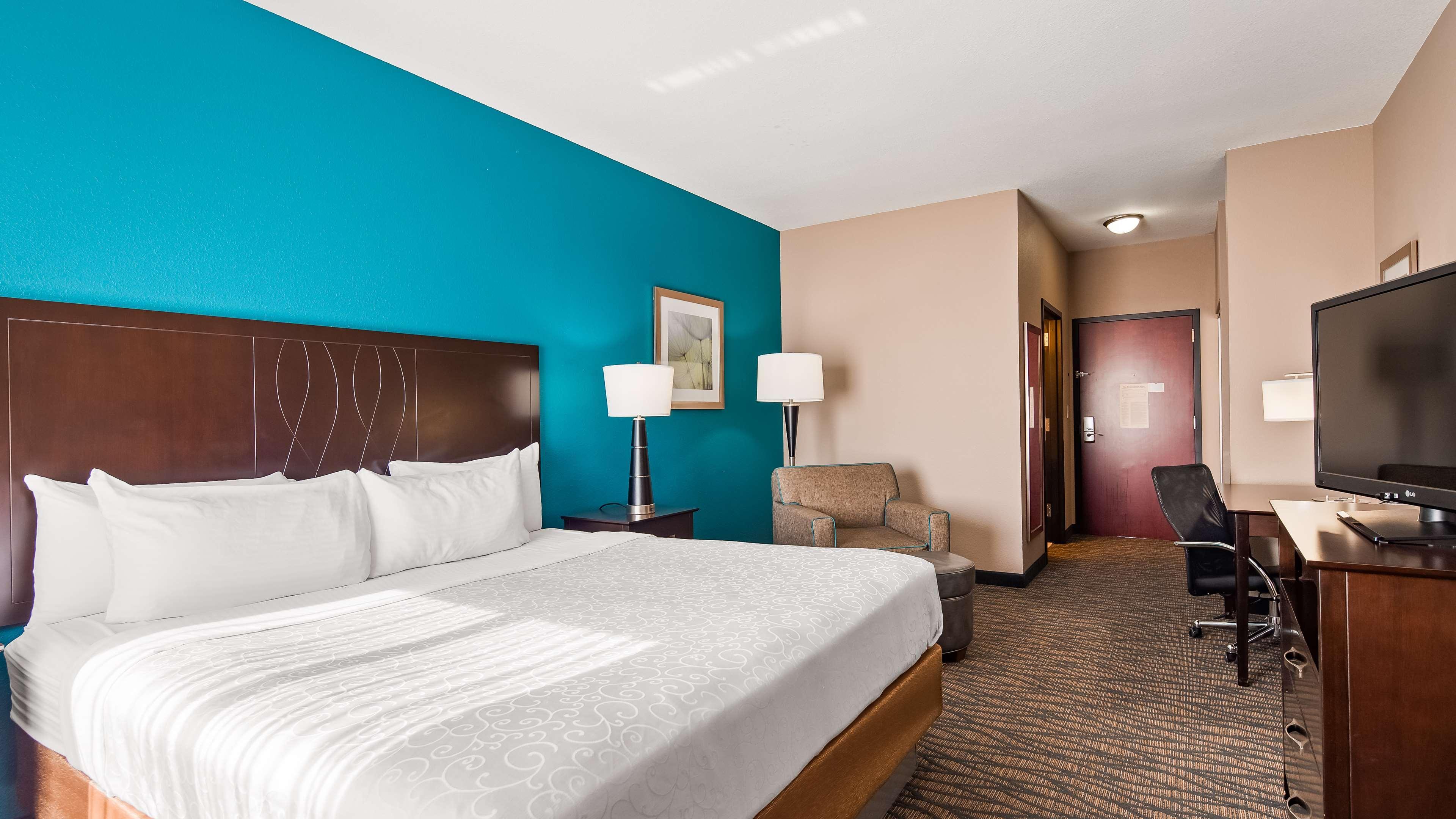 Best Western Plus Hiawatha Hotel Exterior photo
