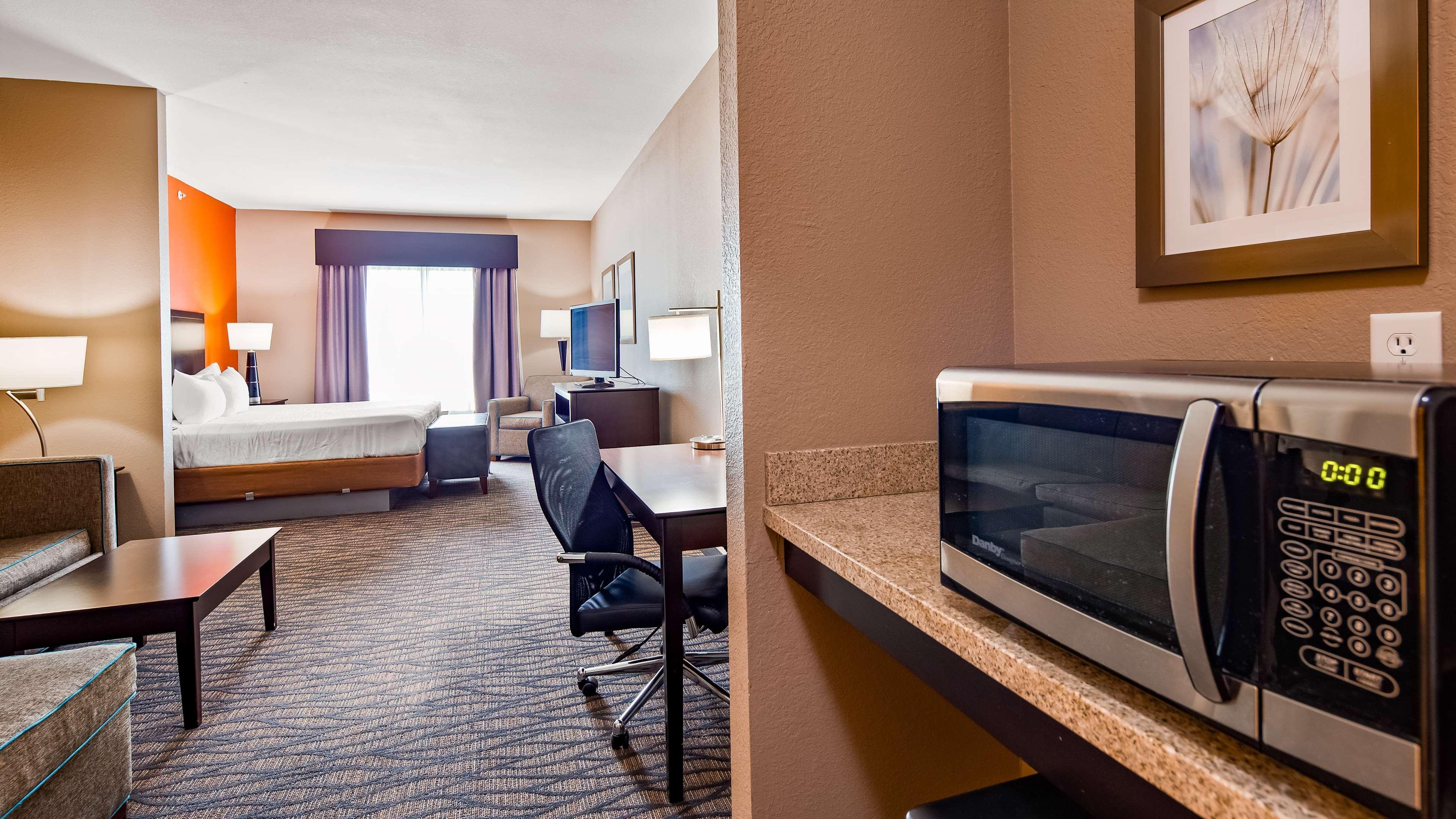 Best Western Plus Hiawatha Hotel Exterior photo