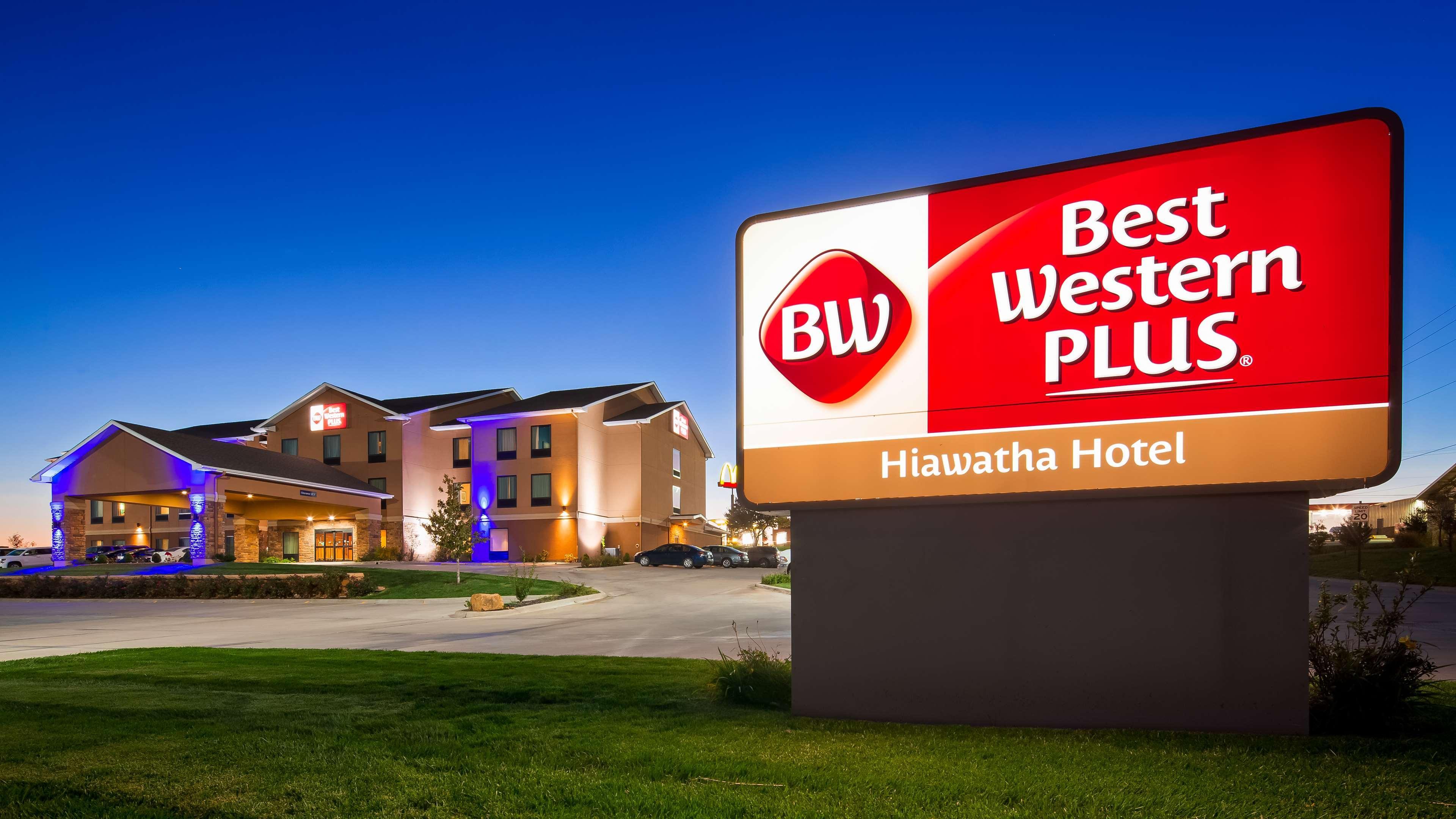 Best Western Plus Hiawatha Hotel Exterior photo